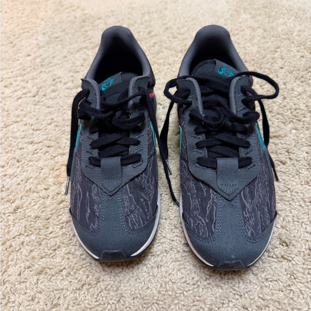Nike Black and Teal Athletic Sneakers size 8.5